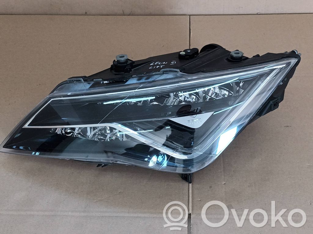 Seat Leon (5F) Phare frontale 