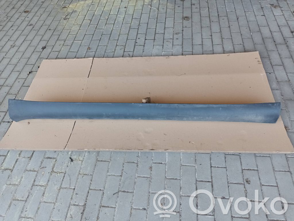 Tesla Model Y Próg 