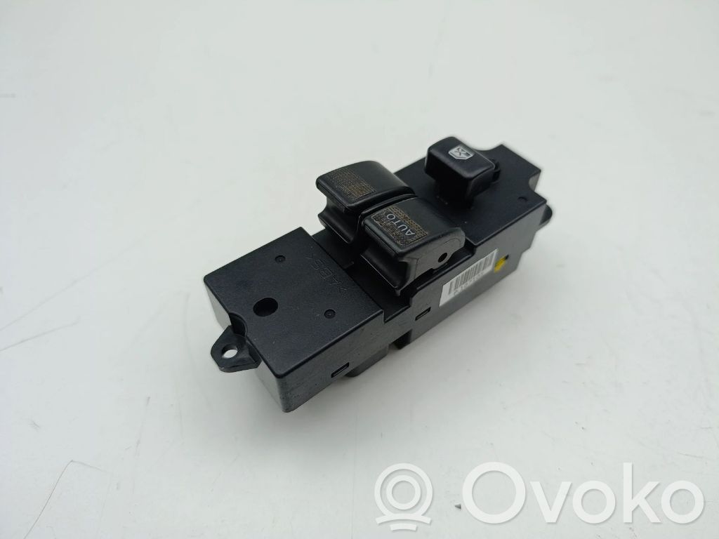 Electric window control switch   BL4D66350