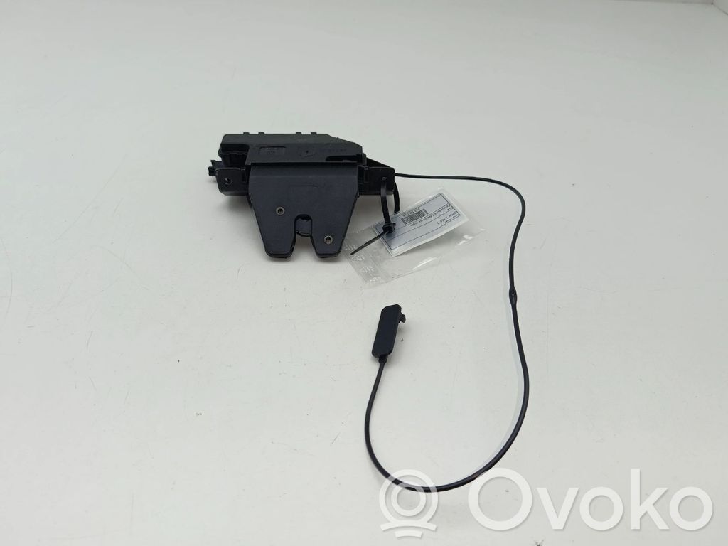 BMW 1 E81 E87 Takaluukun ulkopuolinen lukko 