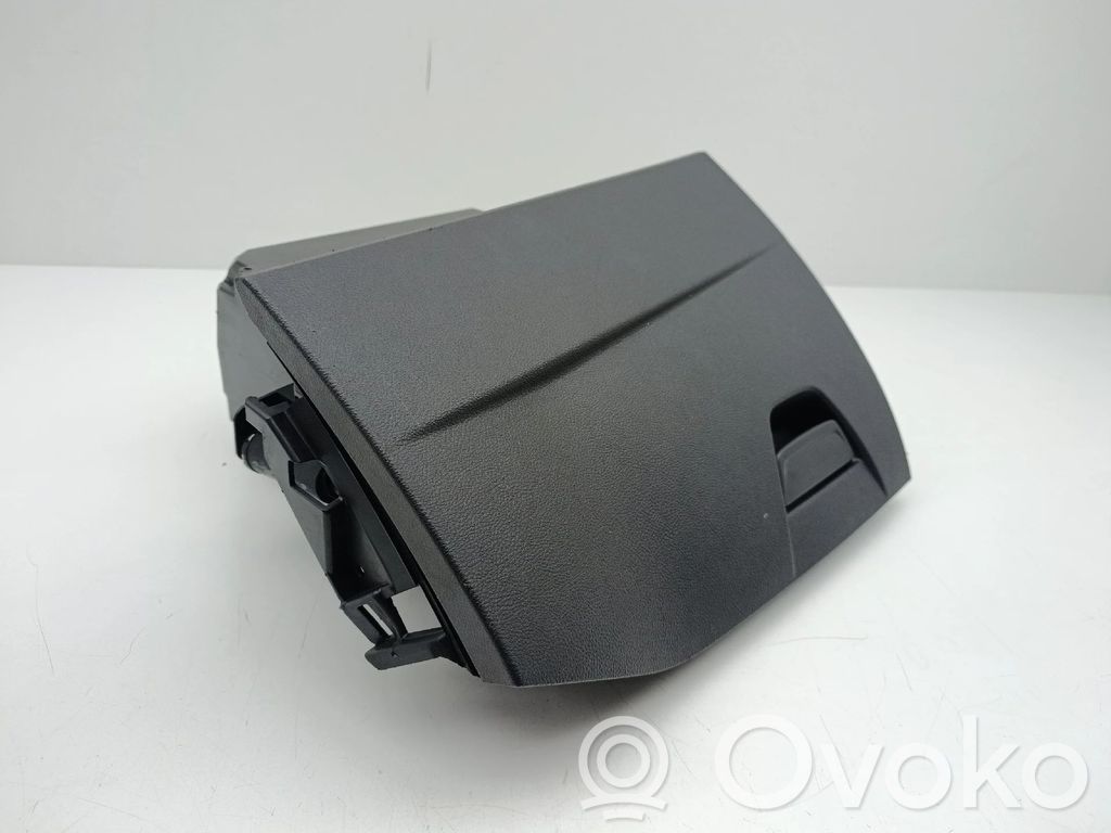 Ford Focus Hansikaslokero 