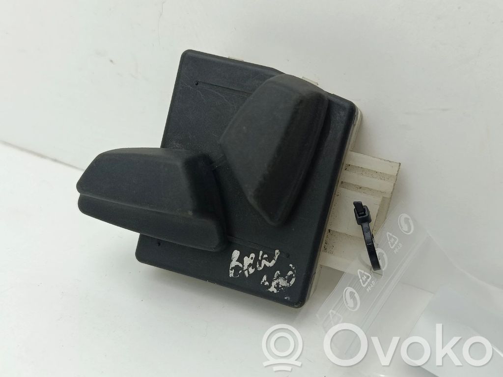 Seat control switch   6958525