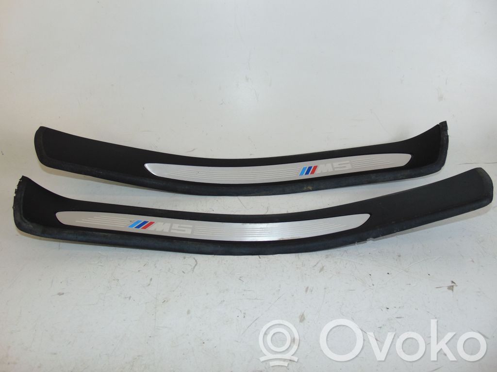 BMW 5 E60 E61 Copertura del rivestimento del sottoporta posteriore 