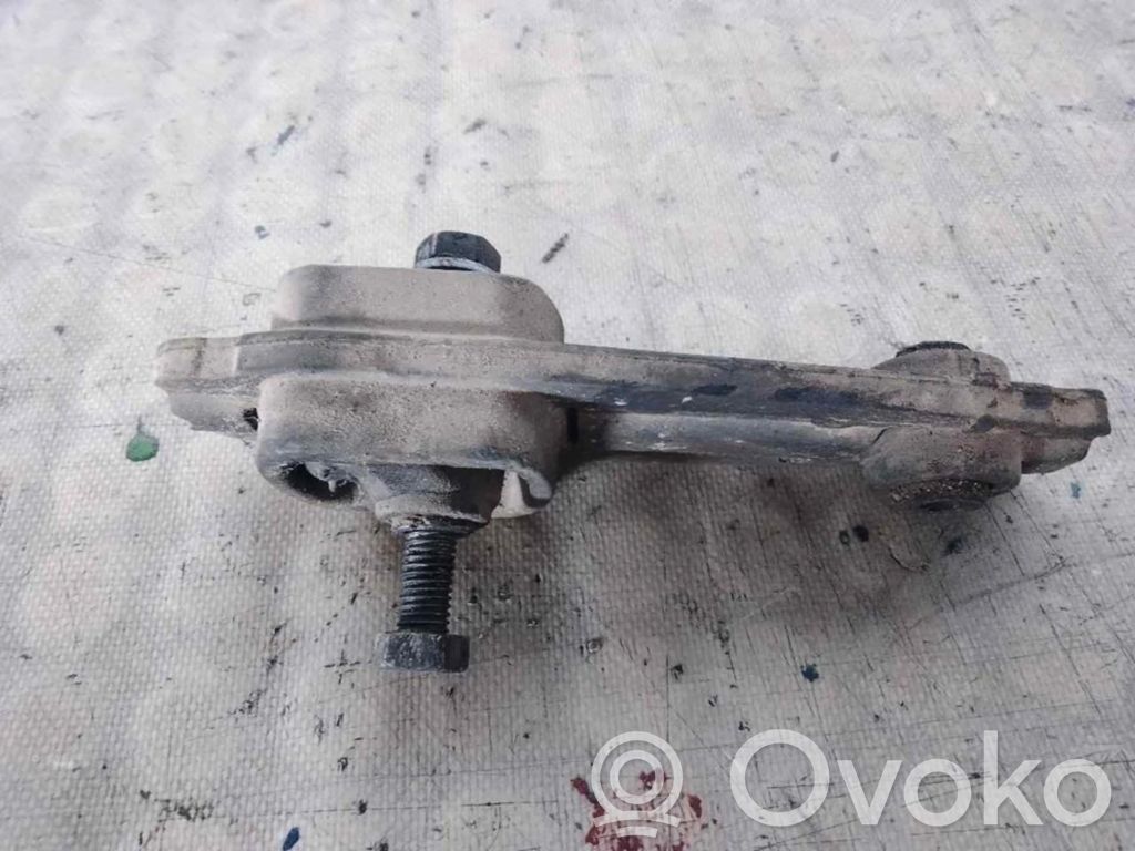 Peugeot 107 Engine mount bracket 