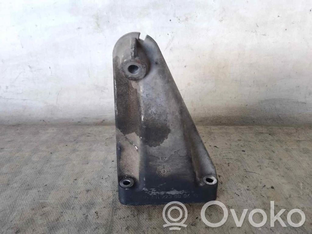 Mercedes-Benz C W203 Engine mount bracket 