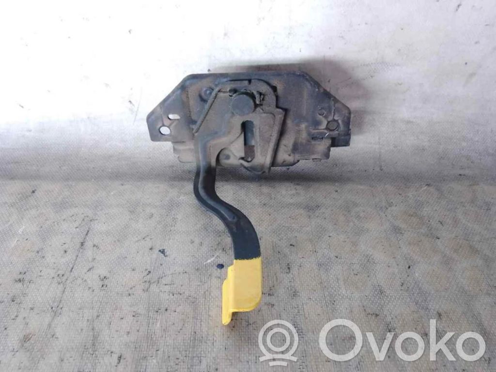 Cerradura de capó