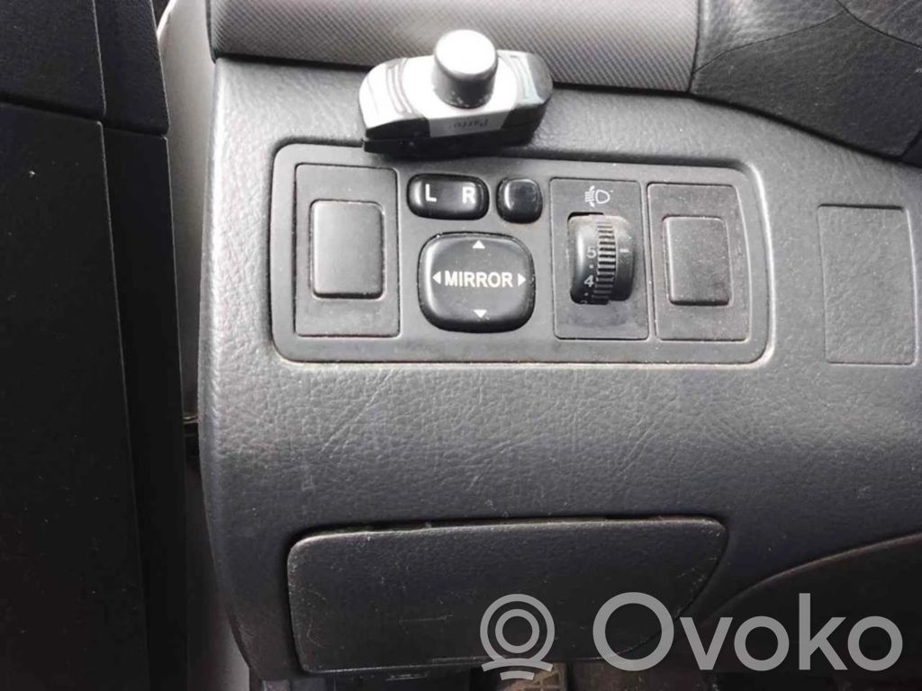 Toyota Avensis T250 Wing mirror switch 