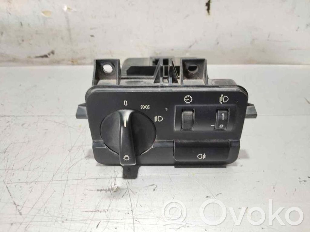 Light switch   61314108585