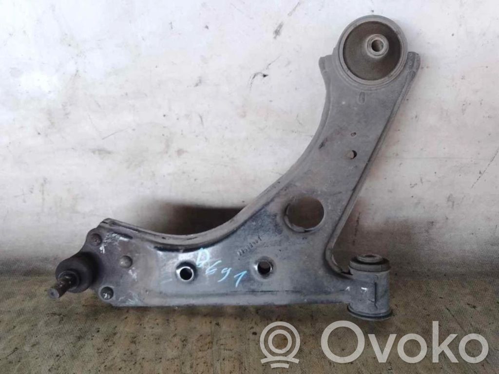 Opel Corsa E Priekinė šakė 
