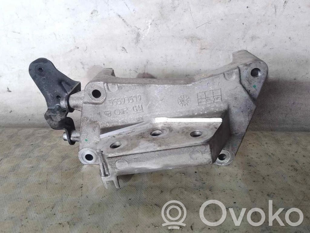 Engine mount bracket   55593579