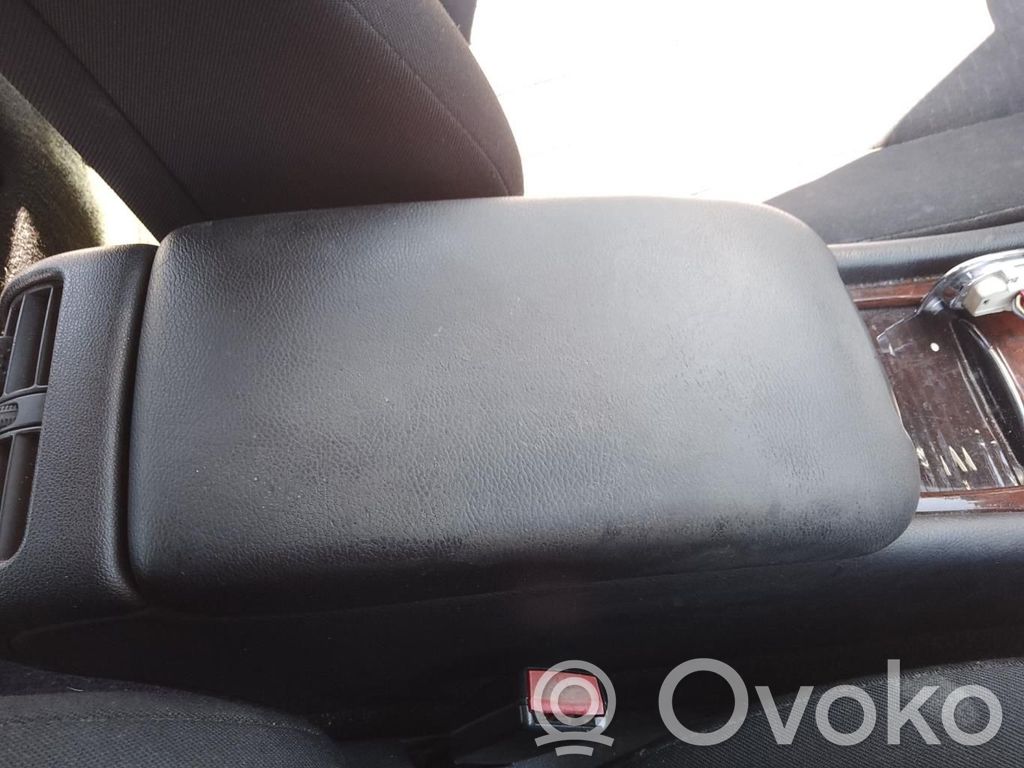 Mercedes-Benz C W203 Podłokietnik tylnej kanapy 