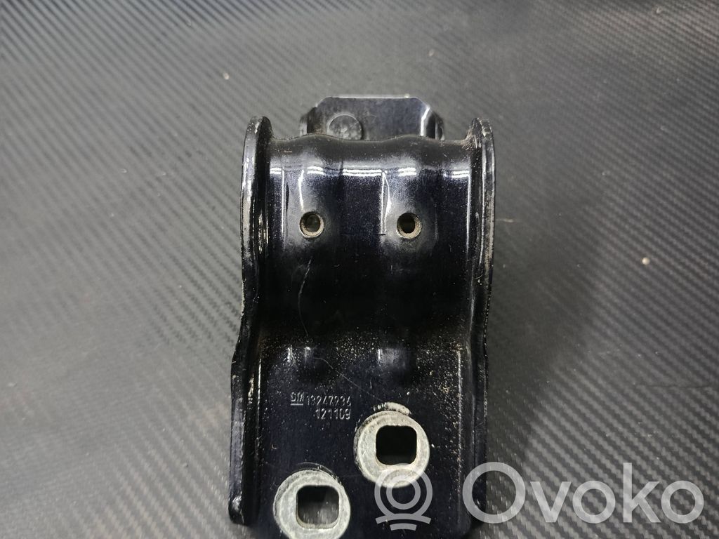 Opel Insignia A Zawias klapy tylnej bagażnika 