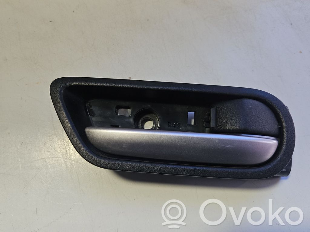 Manecilla interna puerta trasera   R42