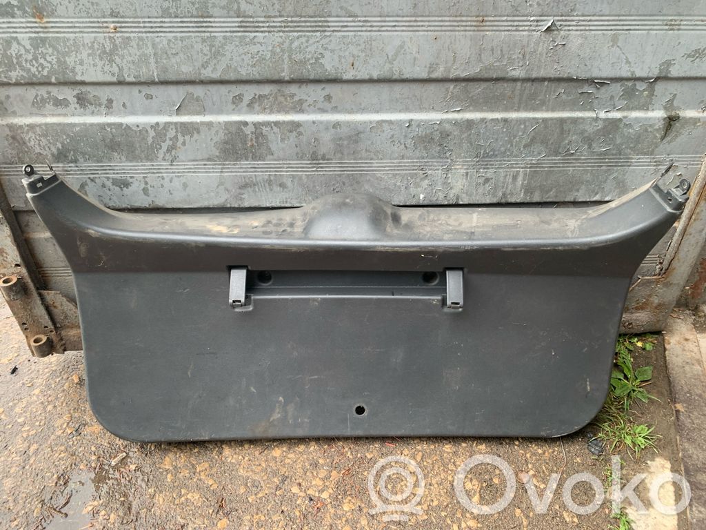 Opel Astra H Poszycie klapy tylnej bagażnika i inne elementy 