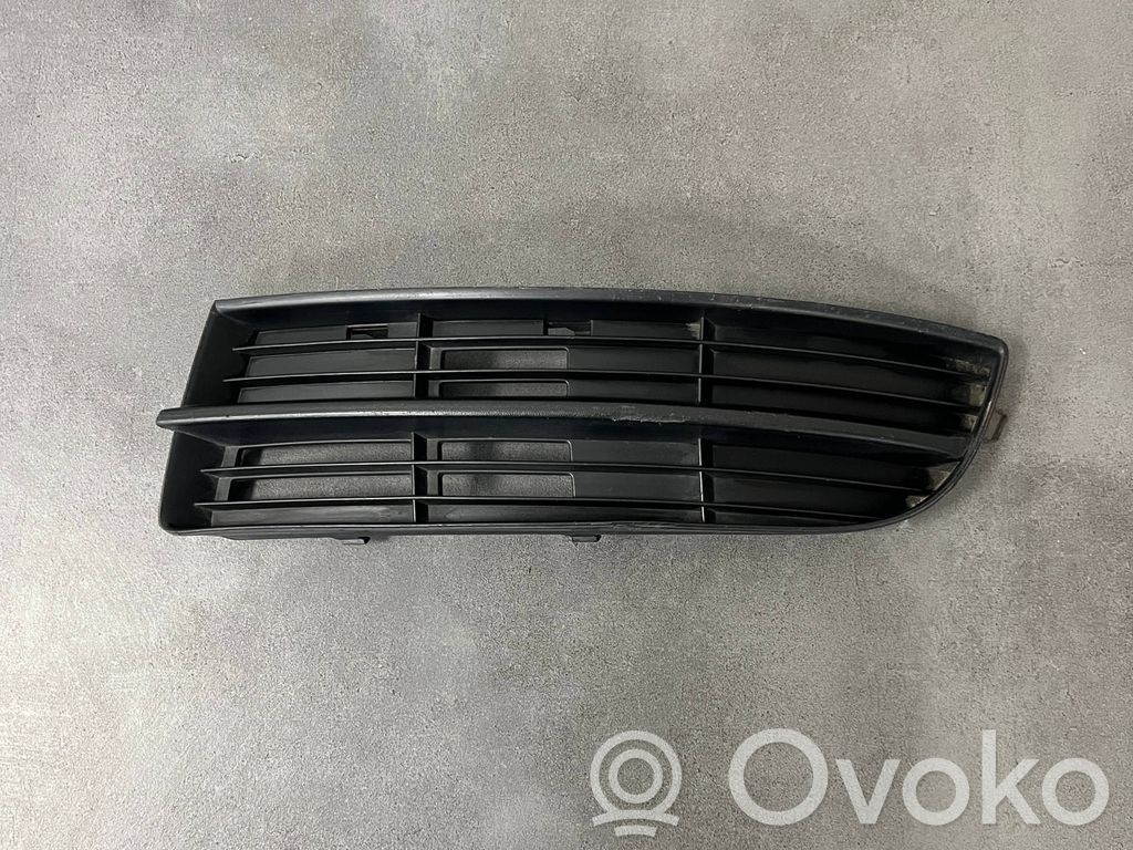 Volkswagen Touran I Etupuskurin alempi jäähdytinsäleikkö 