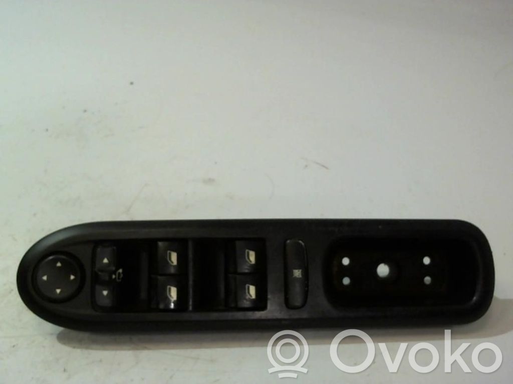 Electric window control switch   6554ER