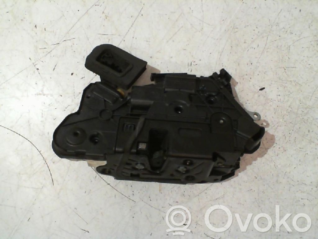Volkswagen Golf VII Front door lock 