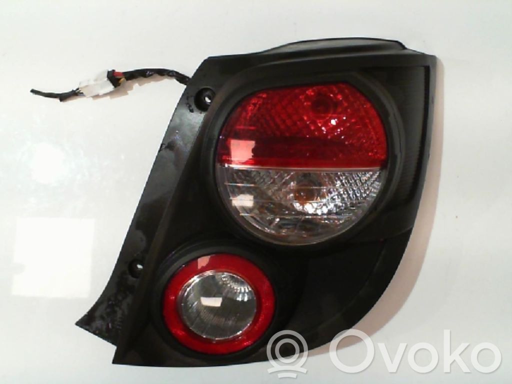 Chevrolet Aveo Aizmugurējais lukturis virsbūvē 