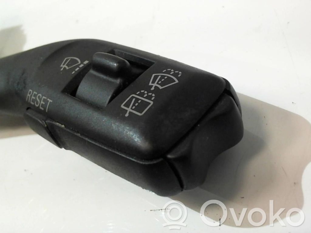 Audi A4 S4 B7 8E 8H Pyyhkijän vipu 