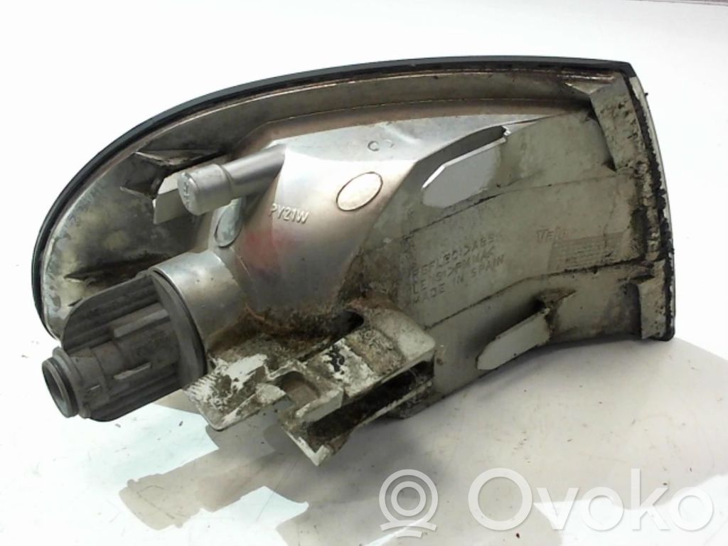 Audi A4 S4 B5 8D Front fender indicator light 