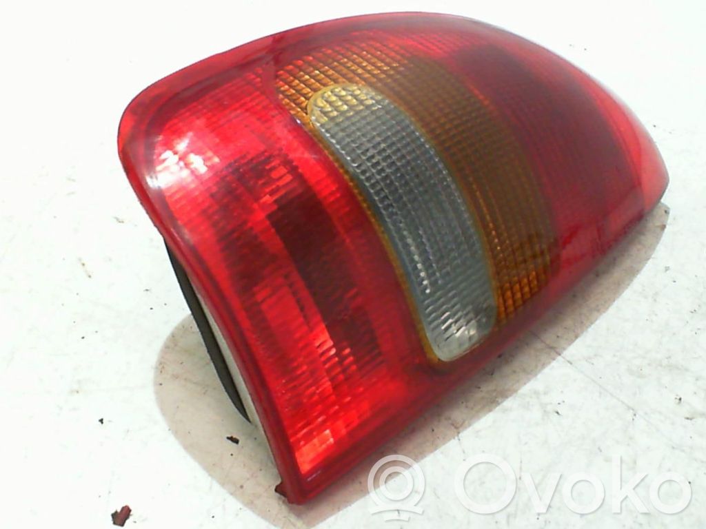 Opel Corsa B Luz trasera/de freno 