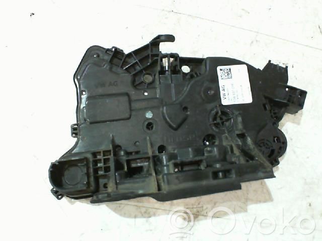 Volkswagen Polo VI Front door lock 