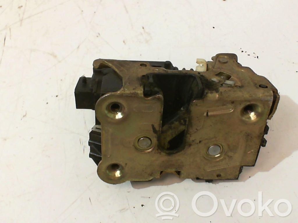 Renault Clio I Front door lock 
