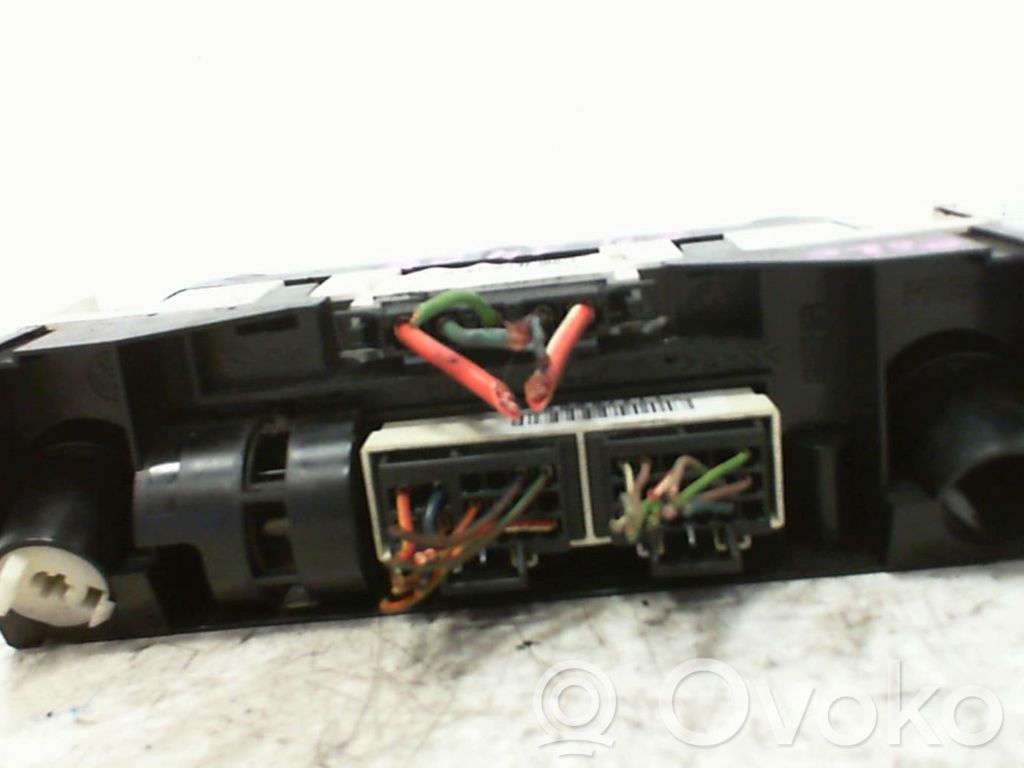 Panel klimatyzacji   6R0820045Q