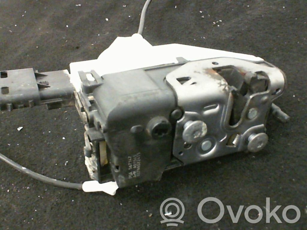 Peugeot 308 Front door lock 