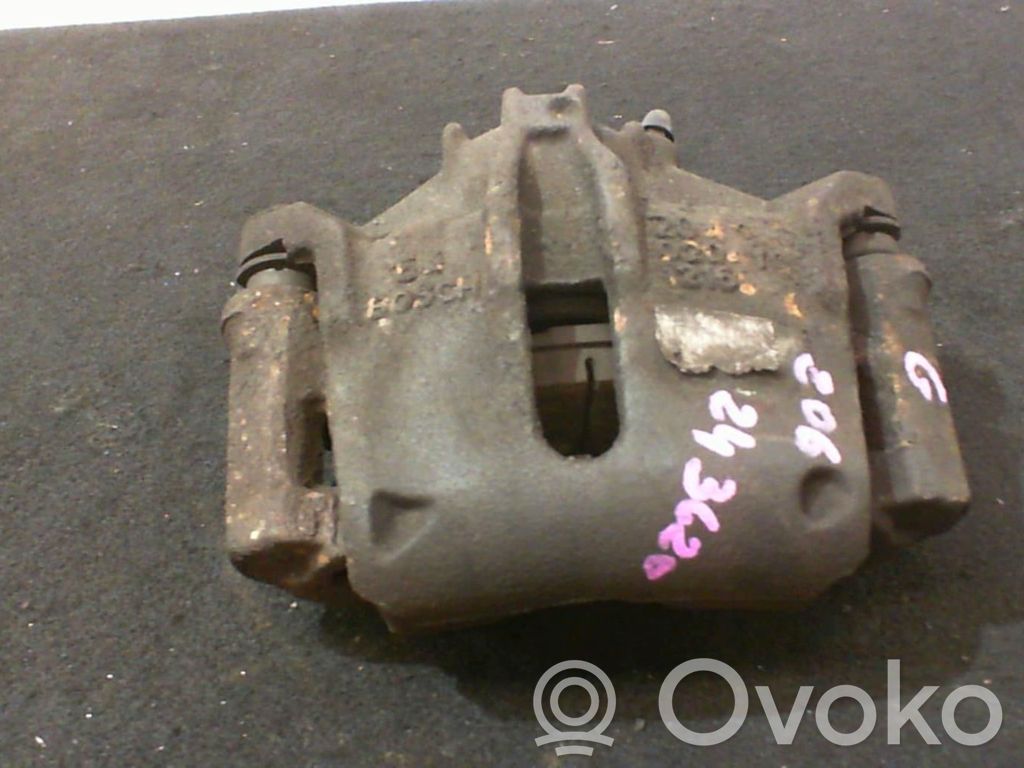 Peugeot 206 Zacisk hamulcowy przedni 
