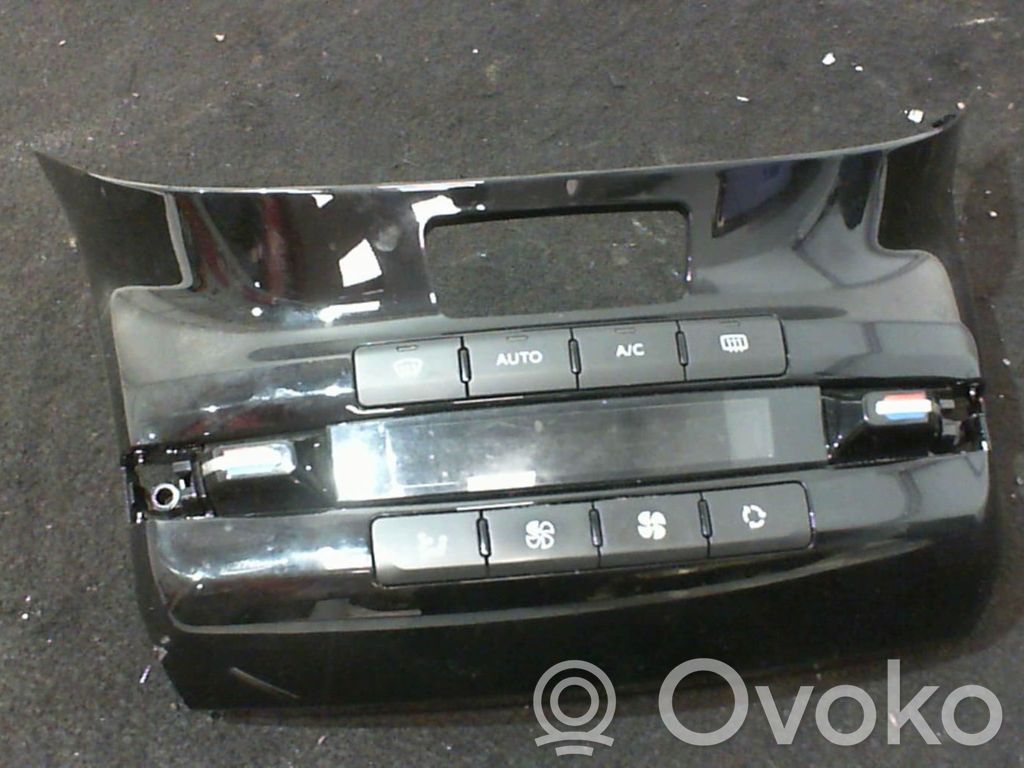 Peugeot 208 I Climate control unit 