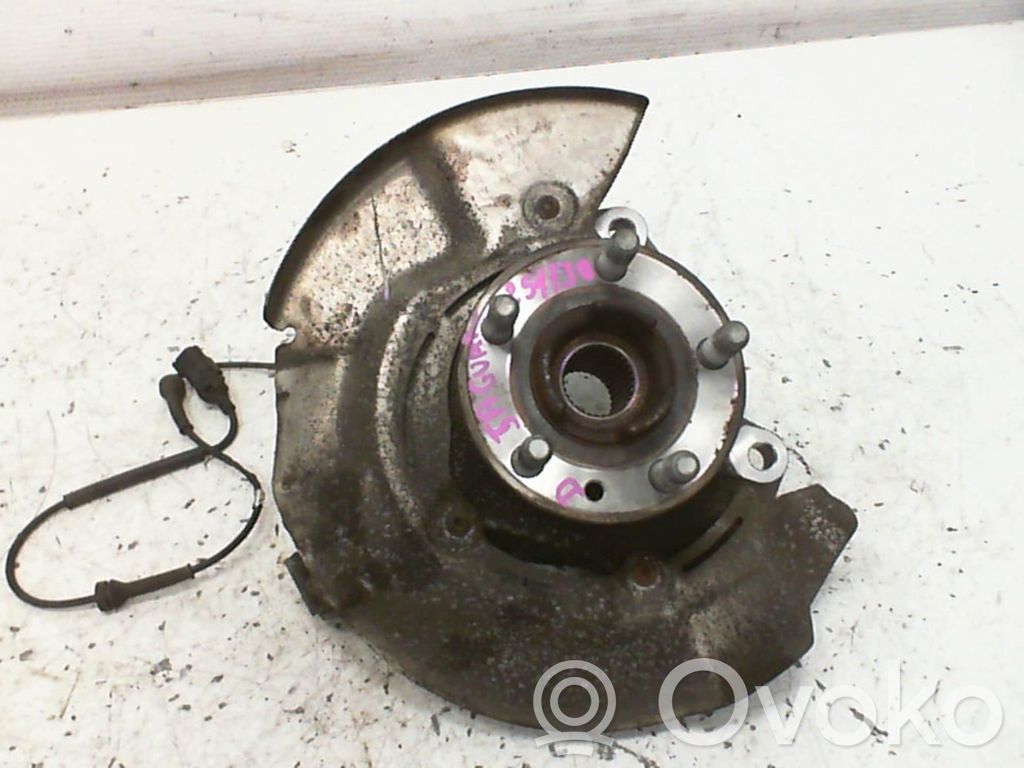 Front wheel hub   J9C35619