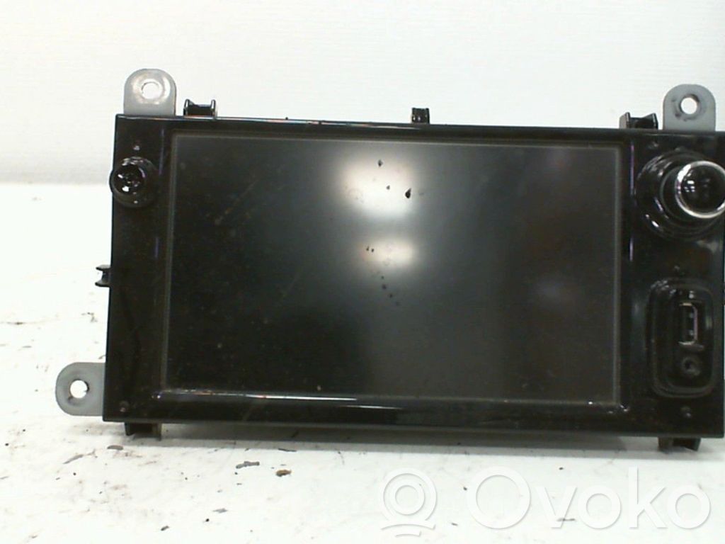 Renault Clio IV Radio/CD/DVD/GPS head unit 