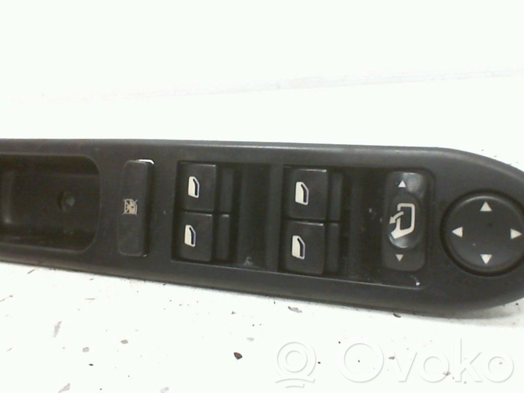 Peugeot 307 Electric window control switch 