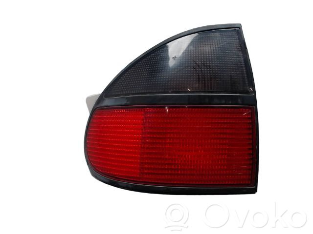 Renault Laguna I Lampă spate în caroserie 