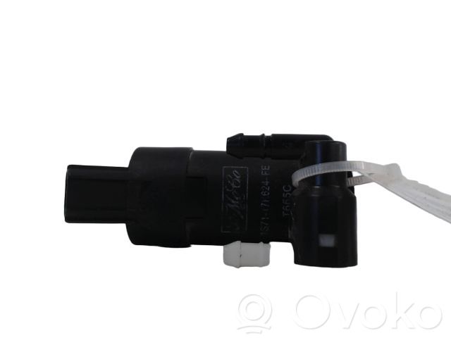 Volvo C30 Windscreen/windshield washer pump 