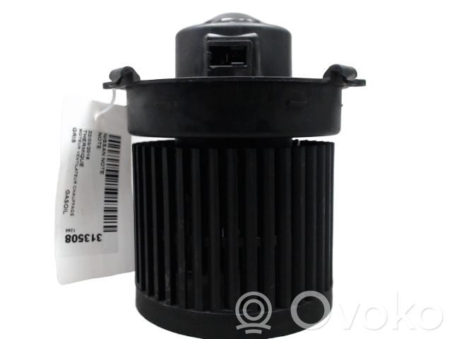 Nissan Note (E12) Mazā radiatora ventilators 