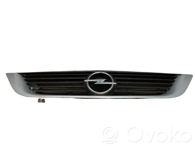 Opel Vectra B Front bumper upper radiator grill 