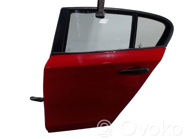 Aizmugurējās durvis   41525A2A383,41525A2A383