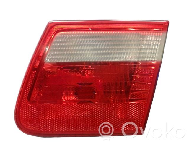 BMW 3 E46 Lampă spate în capacul portbagajului 