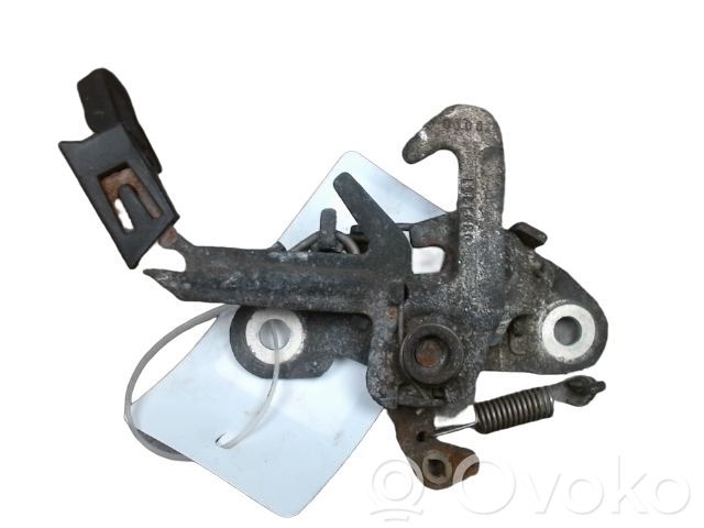 Peugeot 207 Konepellin lukituksen vastakappale 
