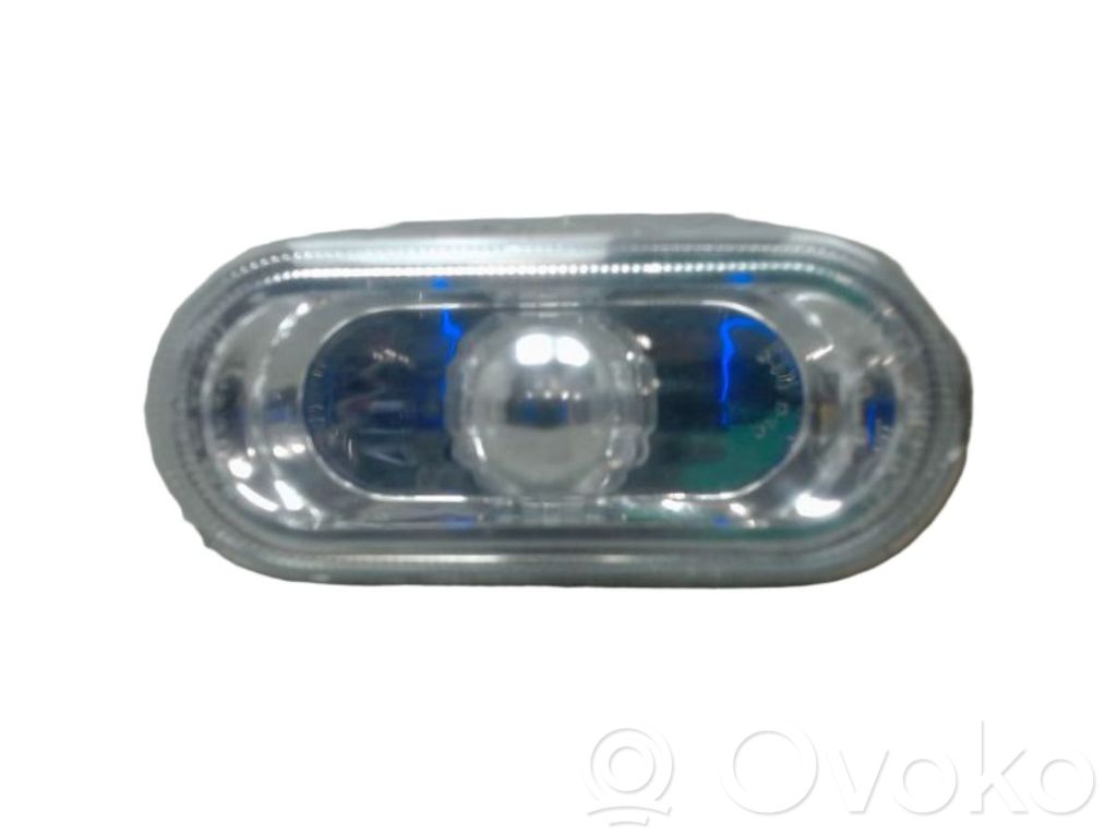 Volkswagen Caddy Semnalizator bară față