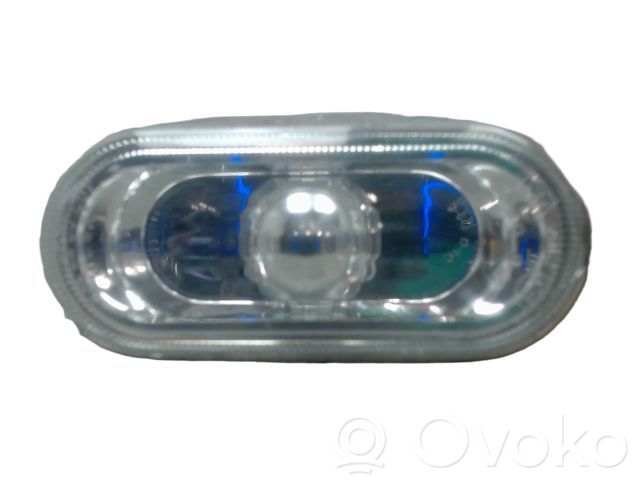 Volkswagen Caddy Semnalizator bară față 