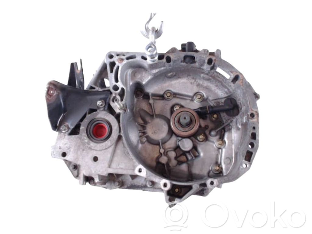 Nissan Micra Cutie viteze manuală cu 6 trepte 