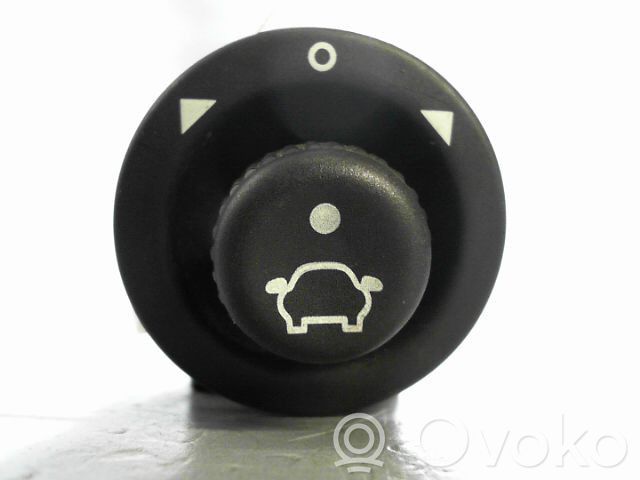 Ford Focus Sivupeilin kytkin 