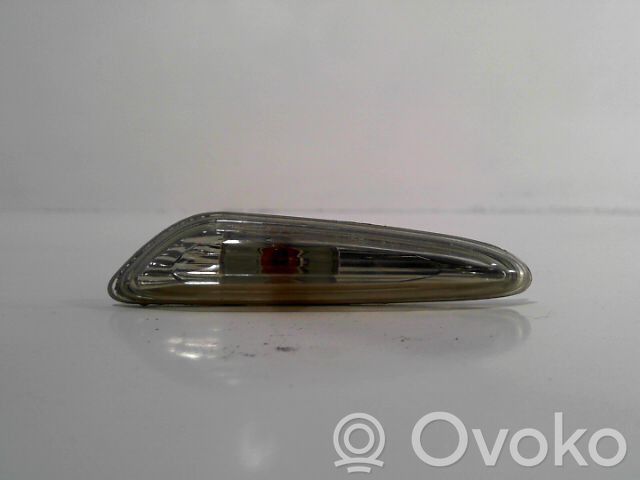 BMW 3 E46 Indicatore di direzione del parafango anteriore 