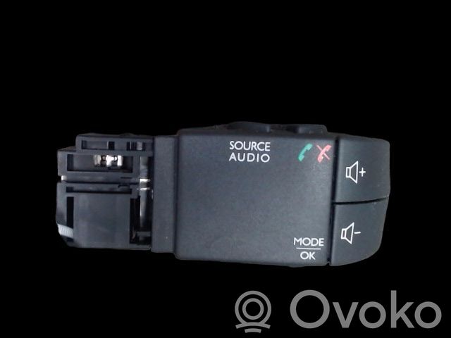 Unidad central de control multimedia   255522448R,251754,255522448R