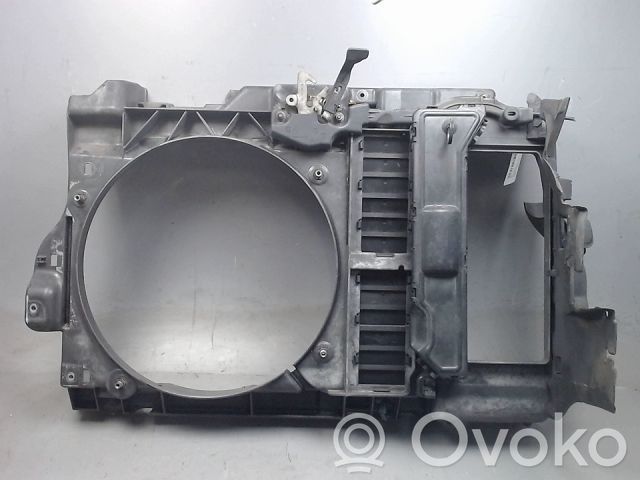 Peugeot 407 Fixation de radiateur 