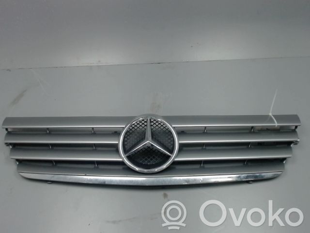 Mercedes-Benz C W203 Oberes Gitter vorne 