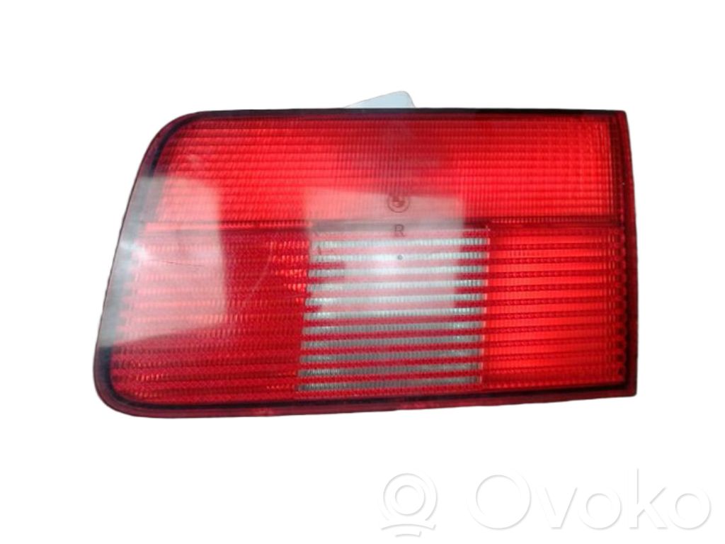 BMW 5 E34 Lampă spate în capacul portbagajului 